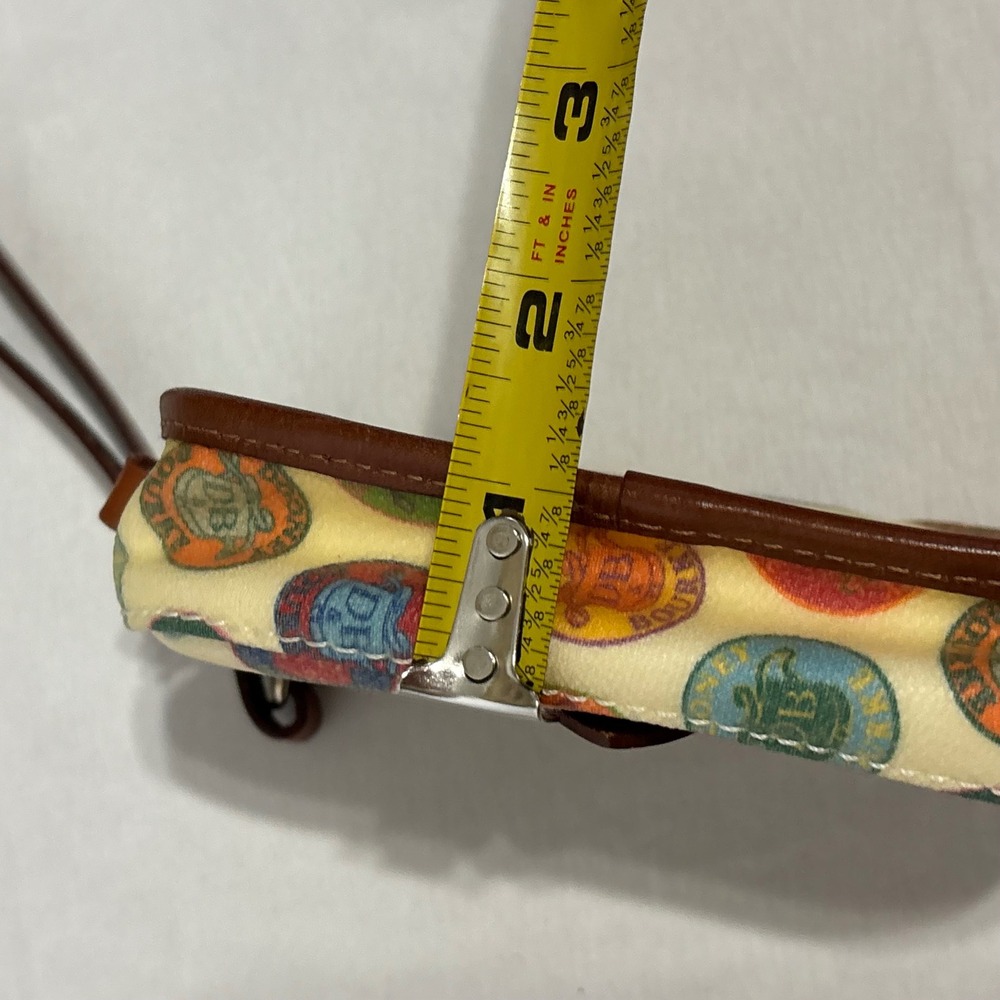 DOONEY & BOURKE adorable wristlet with logo design and brown leather detailing - Picture 12 of 13